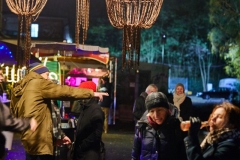 Hamburg, DEU, 30.11.2019:  Nachbarschaftliches Kulturcafe BOOTsWagen bei der Winterveranstaltung 8000K am Südpol an der Süderstrasse in den ehemaligen Gebäuden der Wasserwirtschaft

#Kulturcafe #BOOTsWagen #Südpol #8000k #BOOTHamburg #Ameisevinyl #einBOOTfürdieBille #jetztwirdsernst #mittemachen #WirHammSüd

| Hamburg, GER, 30.11.2019:  Neighborhood culture cafe BOOTsWagen at the winter event 8000K at the South Pole on the Suederstrasse in the former buildings of the water management

copyright: Till Reynold fuer Malzkornfoto, www.malzkornfoto.de