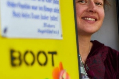 Hamburg, DEU, 02.08.2019:  Nachbarschaftliches Kulturcafe BOOTsWagen auf dem Loeschplatz am Billebecken in Hamburg Hamm Sued. Rasenkonzert der Folkpop-band Jade Lagoon.

#Kulturcafe #BOOTsWagen #Billebecken #Rasenkonzert #JadeLagoon  #BOOTHamburg #Osterbrooklyn #OBKLYN #OBKLYN19 #einBOOTfuerdieBille #WirHammSüd #Löschplatz #StefanMalzkorn #Malzkorn #Malzkornfoto #Malzkornsrocknroll

ACHTUNG HONORARPFLICHTIG – KEIN VERTRAGSFOTOGRAF

| Hamburg, GER, 02.08.2019: Neighborhood culture cafe BOOTsWagen on the Loeschplatz at the Bille basin in Hamburg Hamm south. Lawn concert of the folkpop-band Jade Lagoon.|

[copyright: Stefan Malzkorn, Steinbeker Strasse 14, 20537 H a m b u r g, Tel.: +49-40-345402; www.malzkornfoto.de  malzkorn@malzkornfoto.de , Kontoverbindung bitte beim Fotografen erfragen - Banking Link: please get in touch with us for our banking details. www.freelens.com/clearing, Steuer-Nr: 42/152/01106 Finanzamt Hamburg am Tierpark, KSK-Nr. 39040963M007. Verwendung nur gegen Namensnennung, Honorar und Beleg - Presseveroeffentlichungen in DEU zzgl. 7% Mwst auf grundlage der MFM; bei Verwendung des Fotos ausserhalb journalistischer Zwecke bitte Ruecksprache mit dem Fotografen halten. Soweit nicht ausdruecklich vermerkt werden keine Modellfreigabe-, Eigentums-, Kunst- oder Markenrechte eingeraeumt. Die Nutzungen erfolgt ausschliesslich auf Grundlage meiner unter  www.malzkornfoto.de/webseite_neu/agbs/agb_dt.pdf einsehbaren Allgemeinen Geschaftsbedingungen (AGB)  publication only with royalty payment, credit line, and print sample. Unless especially stated: no model release, property release or other third party rigths available. No distribution without our written permission.] [#0,26,121#]