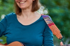 Hamburg, DEU, 02.08.2019:  Nachbarschaftliches Kulturcafe BOOTsWagen auf dem Loeschplatz am Billebecken in Hamburg Hamm Sued. Rasenkonzert der Folkpop-band Jade Lagoon.

#Kulturcafe #BOOTsWagen #Billebecken #Rasenkonzert #JadeLagoon  #BOOTHamburg #Osterbrooklyn #OBKLYN #OBKLYN19 #einBOOTfuerdieBille #WirHammSüd #Löschplatz #StefanMalzkorn #Malzkorn #Malzkornfoto #Malzkornsrocknroll

ACHTUNG HONORARPFLICHTIG – KEIN VERTRAGSFOTOGRAF

| Hamburg, GER, 02.08.2019: Neighborhood culture cafe BOOTsWagen on the Loeschplatz at the Bille basin in Hamburg Hamm south. Lawn concert of the folkpop-band Jade Lagoon.|

[copyright: Stefan Malzkorn, Steinbeker Strasse 14, 20537 H a m b u r g, Tel.: +49-40-345402; www.malzkornfoto.de  malzkorn@malzkornfoto.de , Kontoverbindung bitte beim Fotografen erfragen - Banking Link: please get in touch with us for our banking details. www.freelens.com/clearing, Steuer-Nr: 42/152/01106 Finanzamt Hamburg am Tierpark, KSK-Nr. 39040963M007. Verwendung nur gegen Namensnennung, Honorar und Beleg - Presseveroeffentlichungen in DEU zzgl. 7% Mwst auf grundlage der MFM; bei Verwendung des Fotos ausserhalb journalistischer Zwecke bitte Ruecksprache mit dem Fotografen halten. Soweit nicht ausdruecklich vermerkt werden keine Modellfreigabe-, Eigentums-, Kunst- oder Markenrechte eingeraeumt. Die Nutzungen erfolgt ausschliesslich auf Grundlage meiner unter  www.malzkornfoto.de/webseite_neu/agbs/agb_dt.pdf einsehbaren Allgemeinen Geschaftsbedingungen (AGB)  publication only with royalty payment, credit line, and print sample. Unless especially stated: no model release, property release or other third party rigths available. No distribution without our written permission.] [#0,26,121#]