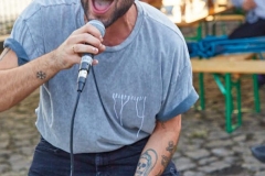 Hamburg, DEU, 08.08.2019:  Nachbarschaftliches Kulturcafe BOOTsWagen auf dem Loeschplatz am Billebecken in Hamburg Hamm Sued. Rasenkonzert der Punkrock-band Umabeya.

#Kulturcafe #BOOTsWagen #Billebecken #Rasenkonzert #Umabeya  #BOOTHamburg #Osterbrooklyn #OBKLYN #OBKLYN19 #einBOOTfuerdieBille #WirHammSüd #Löschplatz #StefanMalzkorn #Malzkorn #Malzkornfoto #Malzkornsrocknroll

ACHTUNG HONORARPFLICHTIG – KEIN VERTRAGSFOTOGRAF

| Hamburg, GER, 08.08.2019: Neighborhood culture cafe BOOTsWagen on the Loeschplatz at the Bille basin in Hamburg Hamm south. Lawn concert of the Punkrock-band Umabeya.|

[copyright: Stefan Malzkorn, Steinbeker Strasse 14, 20537 H a m b u r g, Tel.: +49-40-345402; www.malzkornfoto.de  malzkorn@malzkornfoto.de , Kontoverbindung bitte beim Fotografen erfragen - Banking Link: please get in touch with us for our banking details. www.freelens.com/clearing, Steuer-Nr: 42/152/01106 Finanzamt Hamburg am Tierpark, KSK-Nr. 39040963M007. Verwendung nur gegen Namensnennung, Honorar und Beleg - Presseveroeffentlichungen in DEU zzgl. 7% Mwst auf grundlage der MFM; bei Verwendung des Fotos ausserhalb journalistischer Zwecke bitte Ruecksprache mit dem Fotografen halten. Soweit nicht ausdruecklich vermerkt werden keine Modellfreigabe-, Eigentums-, Kunst- oder Markenrechte eingeraeumt. Die Nutzungen erfolgt ausschliesslich auf Grundlage meiner unter  www.malzkornfoto.de/webseite_neu/agbs/agb_dt.pdf einsehbaren Allgemeinen Geschaftsbedingungen (AGB)  publication only with royalty payment, credit line, and print sample. Unless especially stated: no model release, property release or other third party rigths available. No distribution without our written permission.] [#0,26,121#]