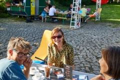 22.06.2019: Nachbarschaftliches Kulturcafe BOOTsWagen auf dem Löschplatz in Hamburg Hamm Süd. Hier mit Atomkind als DJ.
#jetztwirdsernst #mittemachen #Kulturcafe #BOOTsWagen #Atomkind #Löschplatz #Rasenkonzert #BOOTHamburg #Osterbrooklyn #OBKLYN #einBOOTfüdieBille #StefanMalzkorn #Malzkorn #Malzkornfoto #Malzkornsrocknroll22.06.2019:  Neighbourhood culture cafe BOOTsWagen on the Loeschplatz at the Bille basin in Hamburg Hamm south. DJ set by Atomkindcopyright: Stefan Malzkorn, www.malzkornfoto.de