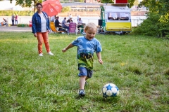 22.06.2019: Nachbarschaftliches Kulturcafe BOOTsWagen auf dem Löschplatz in Hamburg Hamm Süd. Hier mit Atomkind als DJ.
#jetztwirdsernst #mittemachen #Kulturcafe #BOOTsWagen #Atomkind #Löschplatz #Rasenkonzert #BOOTHamburg #Osterbrooklyn #OBKLYN #einBOOTfüdieBille #StefanMalzkorn #Malzkorn #Malzkornfoto #Malzkornsrocknroll22.06.2019:  Neighbourhood culture cafe BOOTsWagen on the Loeschplatz at the Bille basin in Hamburg Hamm south. DJ set by Atomkindcopyright: Stefan Malzkorn, www.malzkornfoto.de