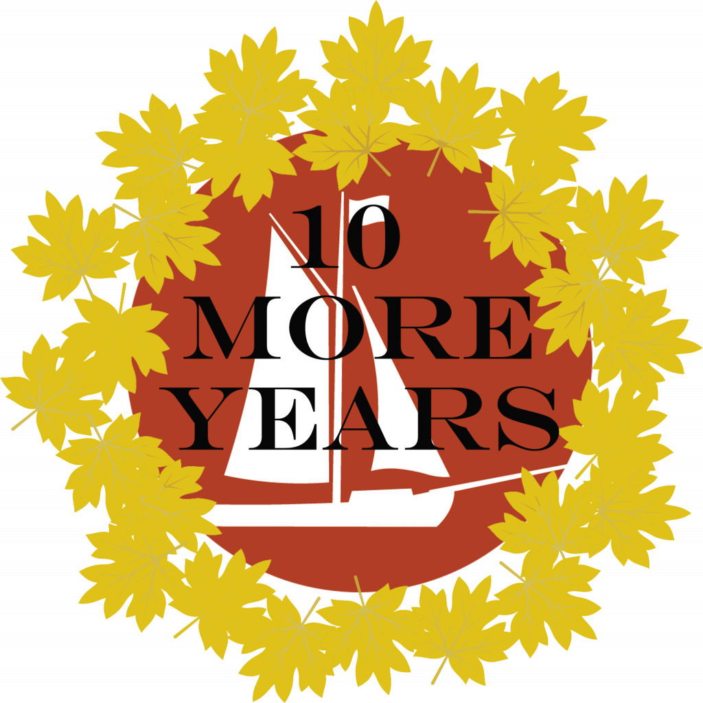 BOOT Logo 10 more years mit gelbem Laubkranz png transparent