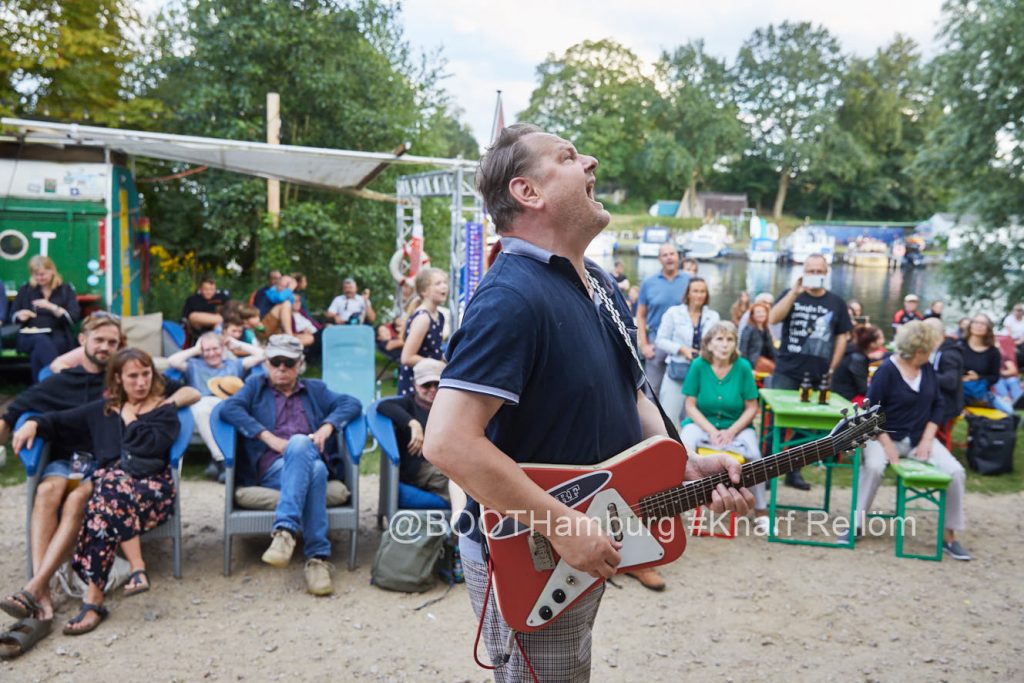 Hamburg, DEU,  23.08.2023: Der gemeinnuetzige BOOT e.V. Hamburg ist aus einer Nachbarschaftinitiative im Hamburger Stadtteil Osterbrook entstanden. Das BOOT plant eine Begegnungsstaette mit Sport, Kultur und angeschlossenen Cafe an der Bille. Hier das von der Stadt Hamburg gepachtete Grundstueck Osterbrookplatz 18a. Auftritt von Knarf Relloem; Elektropunk und Hard House Hamburg

|Hamburg, GER, DEU, 23.08.2023: The non-profit BOOT e.V. Hamburg emerged from a neighborhood initiative in the Hamburg district of Osterbrook. The BOOT is planning a meeting place with sport, culture and an attached cafe located at river Bille. Knarf Relloem from Hamburg|

[copyright: BOOT-in-Hamburg.de, Steinbeker Strasse 14, 20537 H a m b u r g, Tel.: +49-40-345402; BOOT@BOOT-in-Hamburg.de , Kontoverbindung bitte beim Fotografen erfragen - Banking Link: please get in touch with us for our banking details. www.freelens.com/clearing, Steuer-Nr: 42/152/01106 Finanzamt Hamburg am Tierpark, KSK-Nr. 39040963M007. Verwendung nur gegen Namensnennung, Honorar und Beleg - Presseveroeffentlichungen in DEU zzgl. 7% Mwst auf grundlage der MFM; bei Verwendung des Fotos ausserhalb journalistischer Zwecke bitte Ruecksprache mit dem Fotografen halten. Soweit nicht ausdruecklich vermerkt werden keine Modellfreigabe-, Eigentums-, Kunst- oder Markenrechte eingeraeumt. Die Nutzungen erfolgt ausschliesslich auf Grundlage meiner unter  www.malzkornfoto.de/webseite_neu/agbs/agb_dt.pdf einsehbaren Allgemeinen Geschaftsbedingungen (AGB)  publication only with royalty payment, credit line, and print sample. Unless especially stated: no model release, property release or other third party rigths available. No distribution without our written permission.] [#0,26,121#]