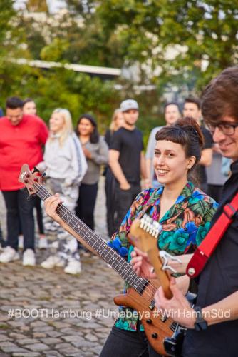 08.08.2019:  Nachbarschaftliches Kulturcafe BOOTsWagen feat. Punkrock-band Umabeya
